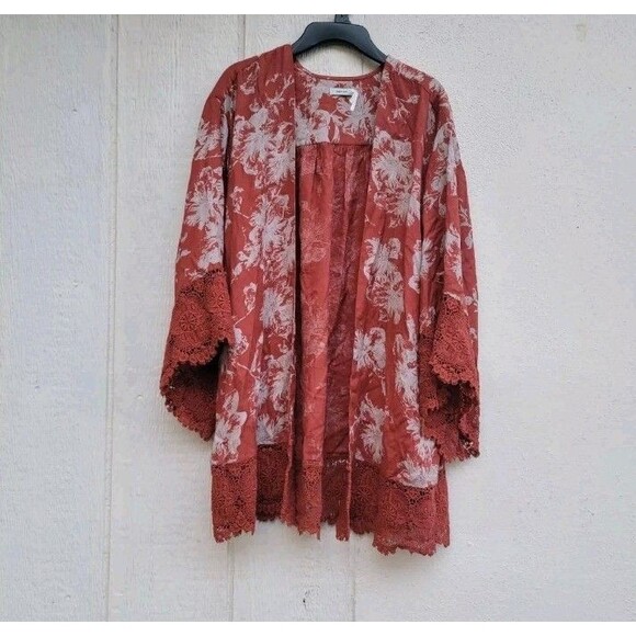 Kimchi Blue Sweaters - Kimchi Blue floral lace detail  open front bohemian kimono cardigan sz S